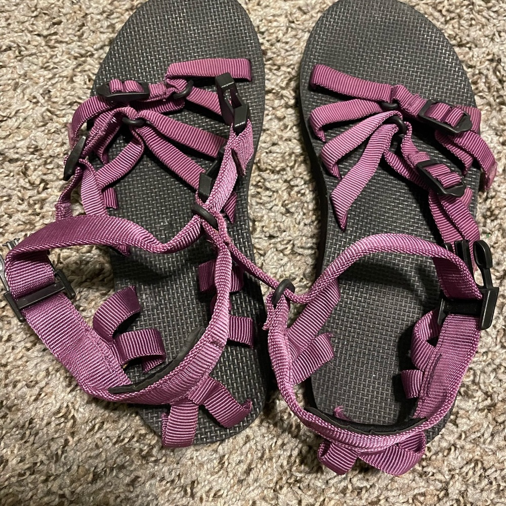 Teva size 7